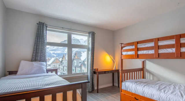 Mountain View 2 Bedroom Condo-Top Floor