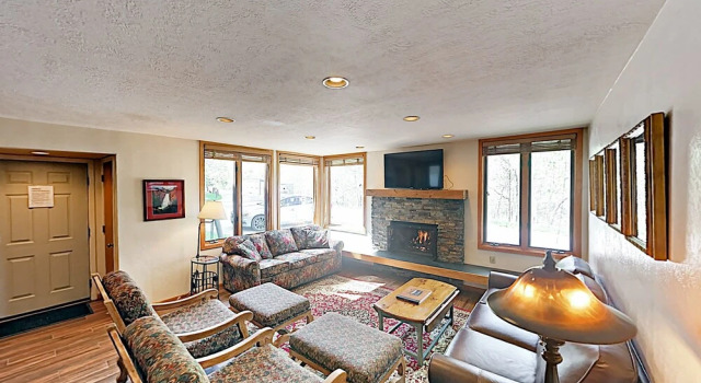 New Listing! Tamarack W/ Pool & Hot Tubs 4 Bedroom Townhouse