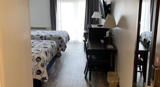 Четырёхместный номер Standard с балконом и с видом на парк Ocean Surf Inn & Suites