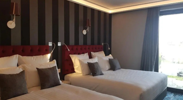 Трёхместный номер Deluxe Hotel Dali Val dEurope, Tapestry Collection by Hilton