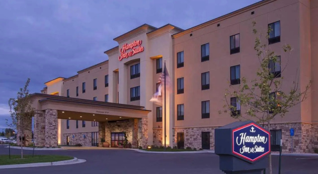 Кровать в общем номере Hampton Inn & Suites Williston