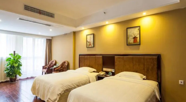 Двухместный номер Business GreenTree Inn Chengdu high-tech Development West Zone Shidai Tian Street Express Hotel