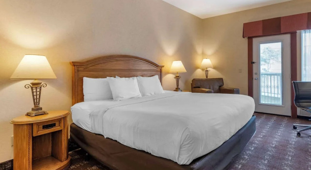 Двухместный номер Standard с балконом и с видом на реку Kathryn Riverfront Inn, an Ascend Collection Hotel