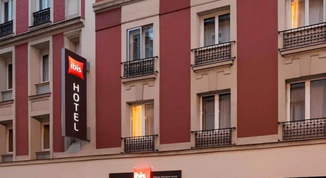 Кровать в общем номере ibis Maine Montparnasse