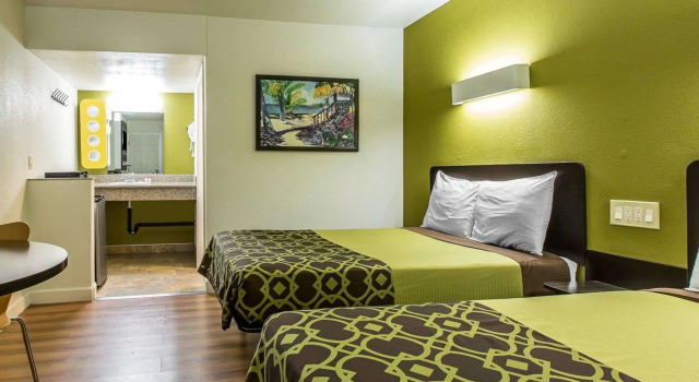 Четырёхместный номер Standard Rodeway Inn Downtown Hanford