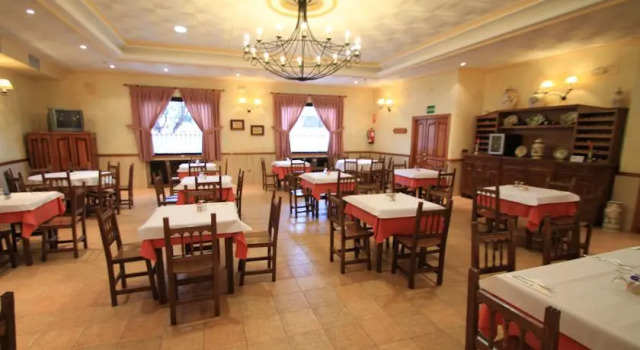Hostal Restaurante Cuatro Caminos, Забронировать Отель Калера-и-Чосас Toledo Province