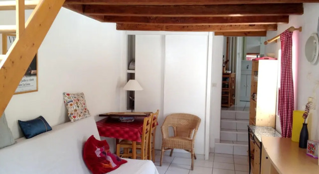 Studio in Saint-jean-d'angély, With Private Pool, Enclosed Garden and, Rezerwuj Apartament Hotele w Charente-Maritime z parkingiem, Parking