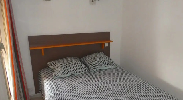 T2 climatisé avec piscine et parking