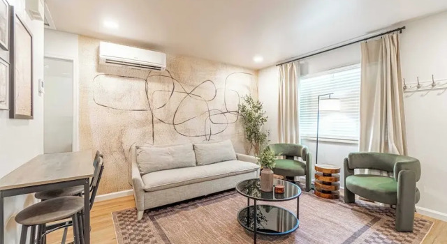 Коттедж Designer Living Pet-friendly UNR 2BR 1BA