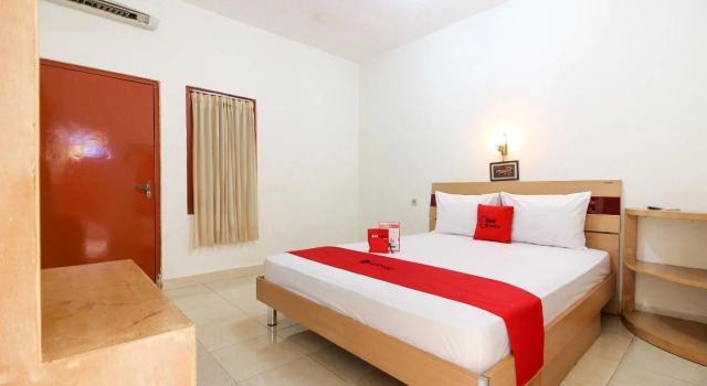 RedDoorz at Hotel Raditia Graha Yogyakarta, Book Guesthouse Umbulharjo 