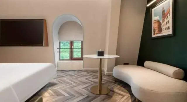 Люкс Qinhuangdao Beidaihe Guiyin Homestay (Beidaihe Railway Station)