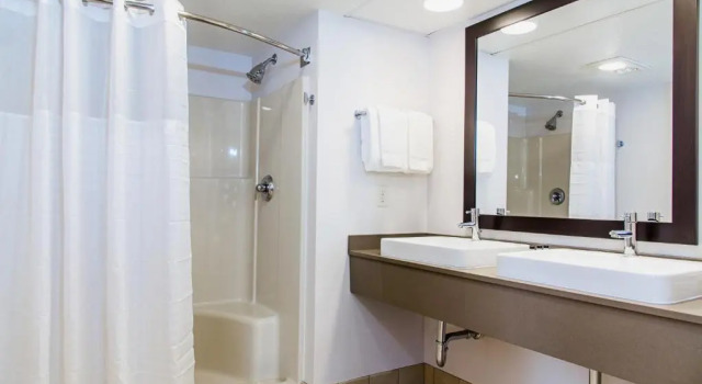 Номер Standard Country Inn & Suites by Radisson, Milwaukee West Brookfield , WI