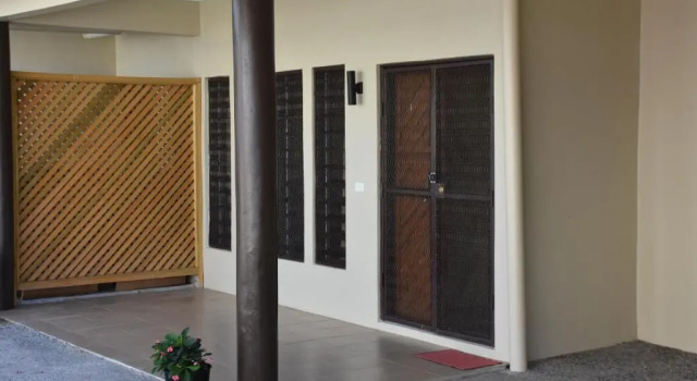 Кровать в общем номере Westfield Homestay Fiji