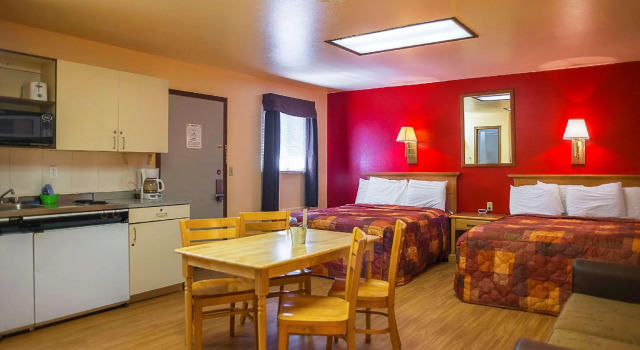 Шестиместный номер Standard Rodeway Inn Buffalo