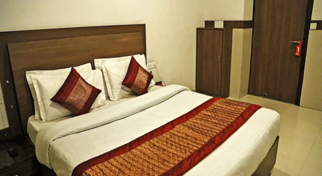 Capital O 4302 Hotel Imperial Lodge