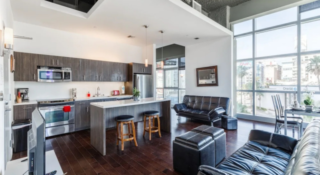 Апартаменты c 1 комнатой с балконом 1br Furnished Apartment In Hollywood - Walk Of Fame 1 Bedroom Apts by RedAwning