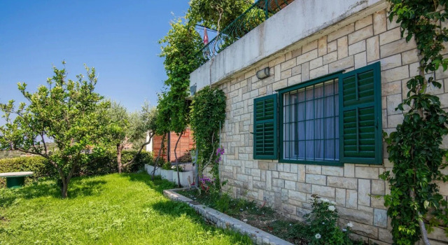 Nice Home in Podgora With Wifi and 2 Bedrooms, Buchen Sie Hotel Hotels in Gespanschaft Split-Dalmatien mit Pool, Schwimmbad