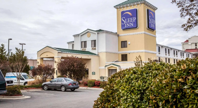 Кровать в общем номере Sleep Inn Hanes Mall