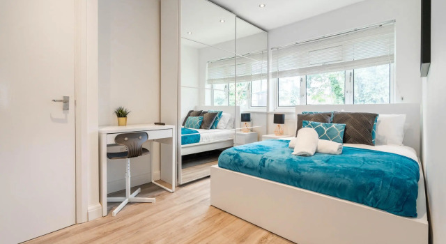 Four Bedroom House With Garden and Parking in West Midlands, Κράτηση Ξενοδοχείο Μπέρμιγχαμ West Midlands