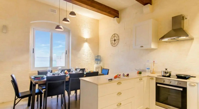 Семейный коттедж с балконом Inni Gozitan Farmhouse Private Pool- Happy Rentals