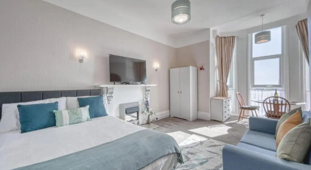 Коттедж Apartment 1 Large Studio Sea Front- Sea Views- Free Parking