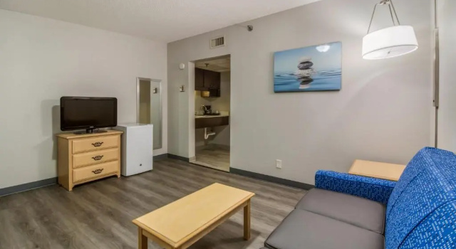 Люкс Clarion Hotel Jackson Northwest