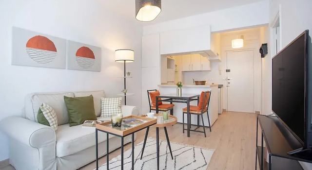 Апартаменты Magnificent 1 Bedroom Apartment With Balcony Santa Marta III