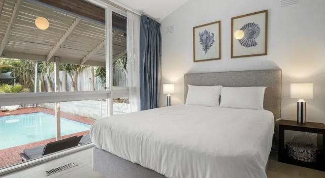 5-bed Haven With Pool Minutes From Beaches, Book Apartment Melbourne 