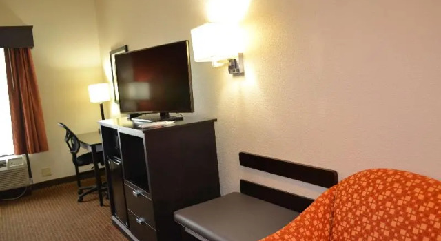 Номер Standard Days Inn by Wyndham Laurel MS
