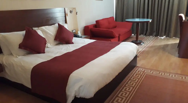 Номер Superior c 1 комнатой с видом на бассейн Monteverde Hotel