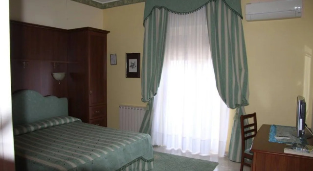 Hotel Ristorante Thomas, Book Hotel Hotels in Sicily with Parking, Parking