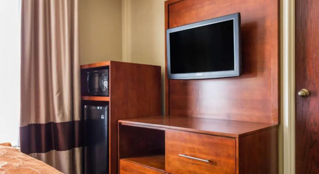 Люкс Comfort Suites near I-80 and I-94
