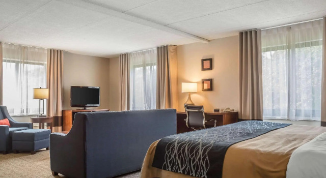 Двухместный люкс Comfort Inn The Pointe