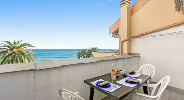 Paolo & Elisa - Sea Front Apartments, Забронировать Апартаменты/квартира Чериале Ривьера-делле-Пальме