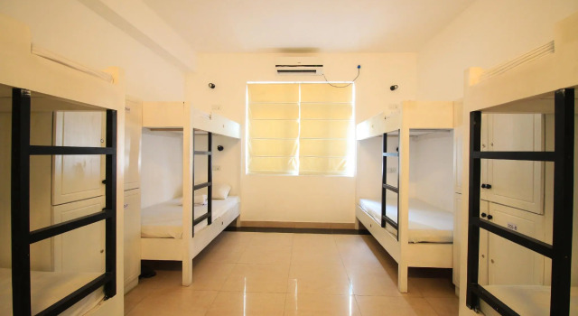 Кровать в общем номере Clock Inn Dehiwala