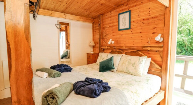 Brook Lodge, Rezervați Casă de vacanță Llandyfriog Glamorgan