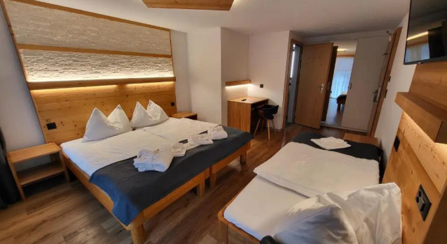 Трёхместный номер Standard с балконом Hotel Europa