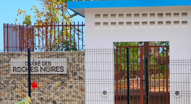 Résidence AU BORD DE L EAU chambre PERLE BLEUE à Saint-Gilles climatisée pour 2 personnes, Забронировать Отель Сен-Жиль-ле-Бэн Сен-Поль, рядом с Reunion Aquarium