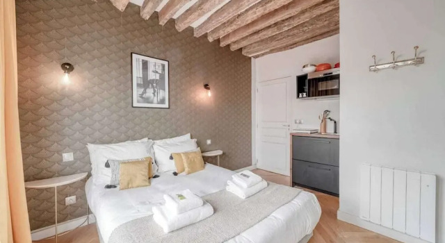 Apartment in Paris for 2 People