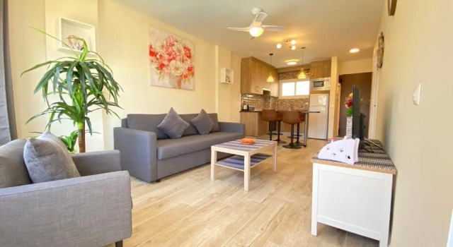 Modern 1 Bedroom Seaside Apartment with Pool