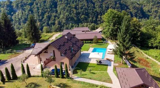 Stunning Home in Slunj With 3 Bedrooms, Wifi and Outdoor Swimming Pool, Book Hotel Hotels in Slunj with a Pool, Swimming Pool