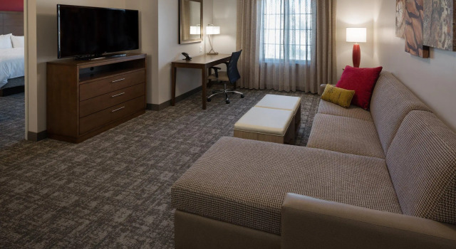 Четырёхместный люкс c 1 комнатой Staybridge Suites - Phoenix - Biltmore Area by IHG