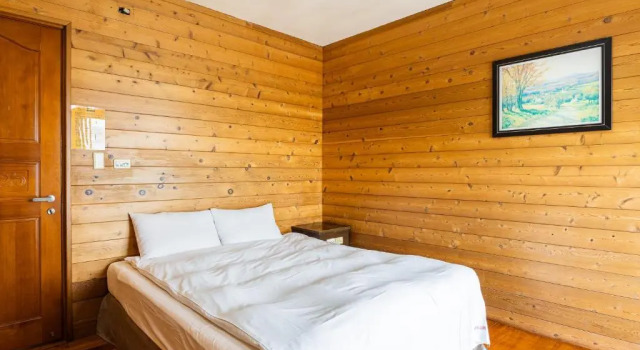 Двухместный номер Standard с видом на озеро Bishui Shanju Lakeside B&B