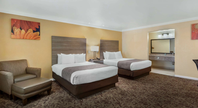 Четырёхместный номер Standard Best Western Hanford Inn