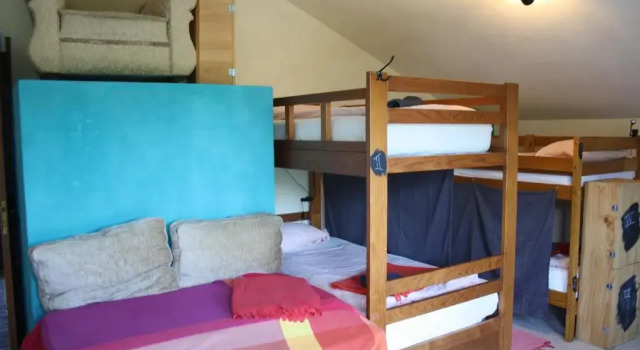 Кровать в общем номере Hostel on the Hill