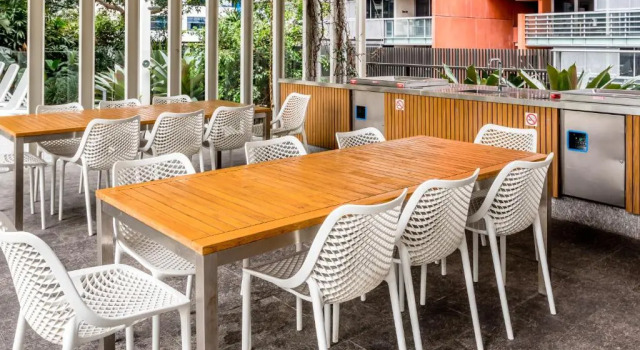Апартаменты Chic Inner City Position 2 bedroom apartment with Parking By Serain Residences