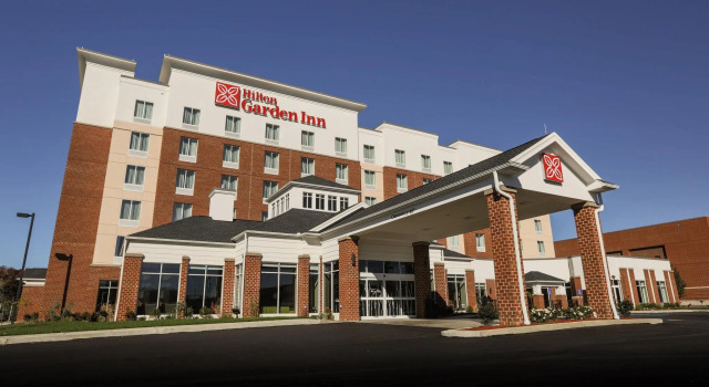 Кровать в общем номере Hilton Garden Inn Indiana at IUP