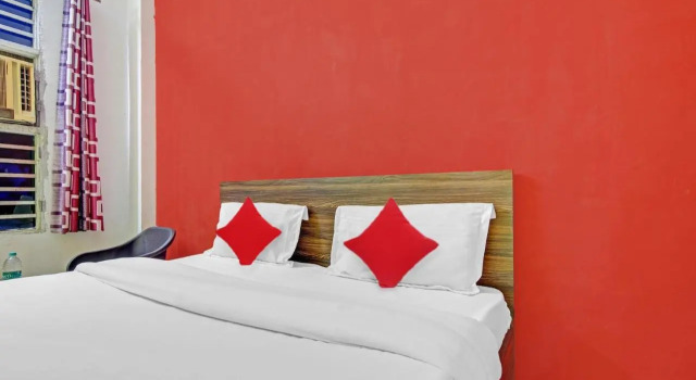 OYO 82775 Radhe Hotel