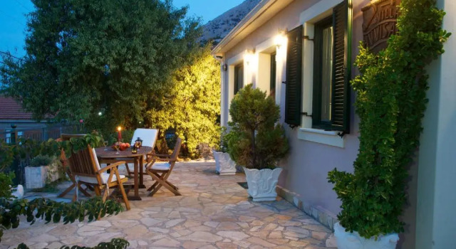Коттедж Avvisania Villa