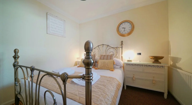Апартаменты Цокольный этаж с 2 комнатами The Old Tramhouse Self Catering Traditional Charming Apartments Located In The Heart Of Historic Stirling For Short-Long Stays In Stirling For Tourism & Events & Contractor Base Stays For Central Belt Area & Open To Book All Year Round
